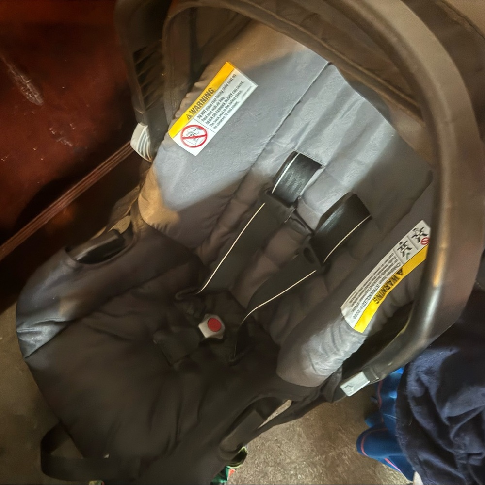 Infant Car Seat in Gray